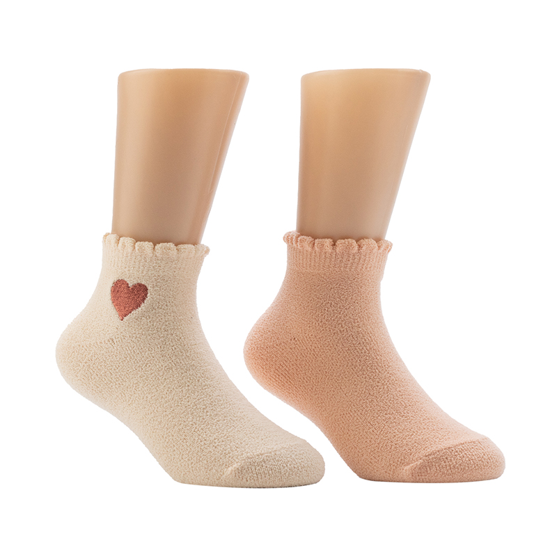 Calcetines cómodos para el hogar con corazón bordado para mujer