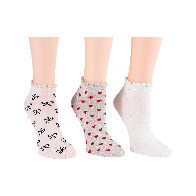 Calcetines de corte bajo de 3 piezas con lazo A/O, motas de arcoíris y A/O Heart Scallo