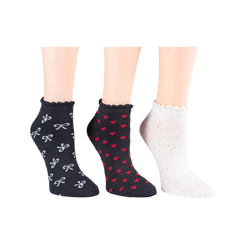 Calcetines de corte bajo de 3 piezas con lazo A/O, motas de arcoíris y A/O Heart Scallo
